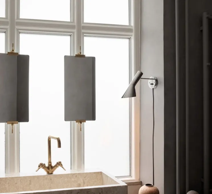 Applique murale, AJ, Acier poli inoxydable, avec câble et interrupteur, L31,8cm, H18cm - Louis Poulsen