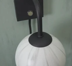 Applique murale, Carrara, Finition Marbre blanc, noir, Ø18cm, H20cm - It's about Romi