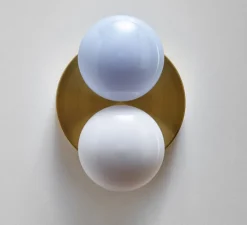 Applique murale, Dot 2x, Oyster, blanc et laiton brossé, L15cm, H20,5cm - SkLO Studio