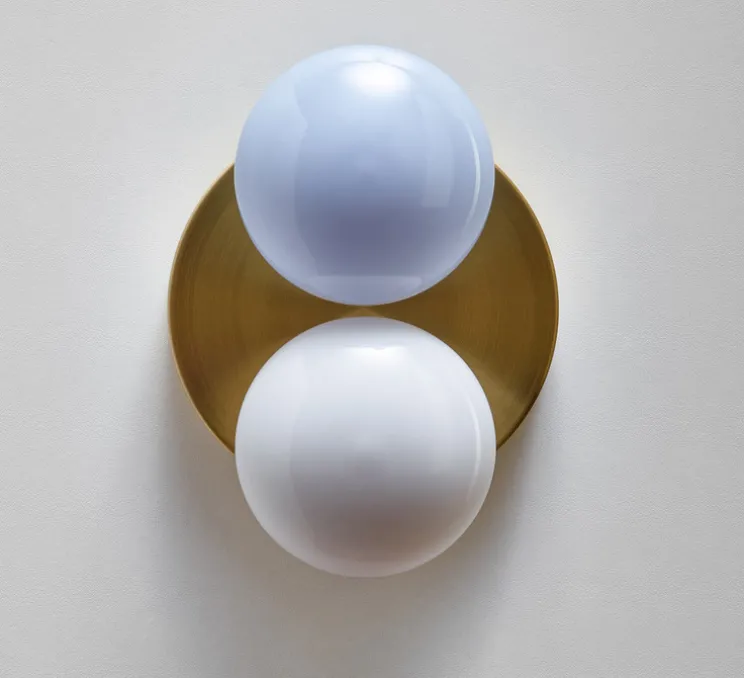 Applique murale, Dot 2x, Oyster, blanc et laiton brossé, L15cm, H20,5cm - SkLO Studio