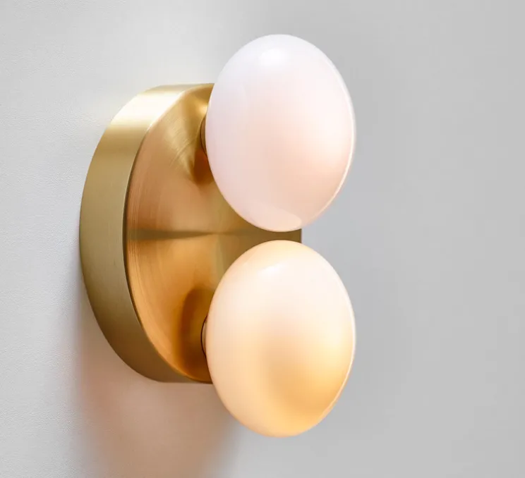 Applique murale, Dot 2x, Oyster, blanc et laiton brossé, L15cm, H20,5cm - SkLO Studio