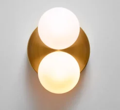 Applique murale, Dot 2x, Oyster, blanc et laiton brossé, L15cm, H20,5cm - SkLO Studio