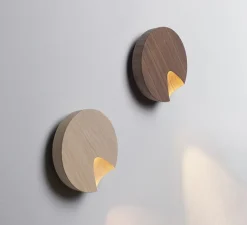 Applique murale, Dots 4660, noyer américain, LED, 2700K, 500lm, Ø17,5cm, H5,2cm - Vibia