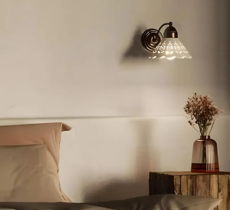 Applique murale, Fior Di Pizzo 17, laiton vieilli, porcelaine blanche, L18,5cm, H15,5cm - Il Fanale