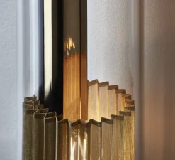 Applique murale, In The Tube 120-700, réflecteur doré, maille dorée, Ø12cm, H72cm - DCW éditions Paris