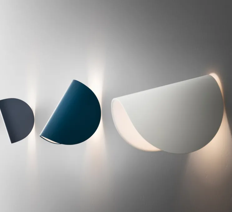 Applique murale, IO, bleu, IP40, LED, dim, 2700K, 700lm, L10,5cm, H16,5cm - Fontana Arte