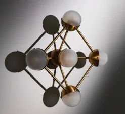 Applique murale, Molecule 5, laiton, verre frosted, L58,4cm, H22,4cm - Schwung