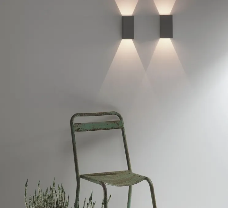 Applique murale, Oslo 160, noir, IP65, LED, 3000K, 99lm, L7cm, H16cm - Astro