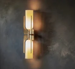 Applique murale, Pennon wall, laiton, verre opalin, Ø13cm, H63cm - Bert Frank