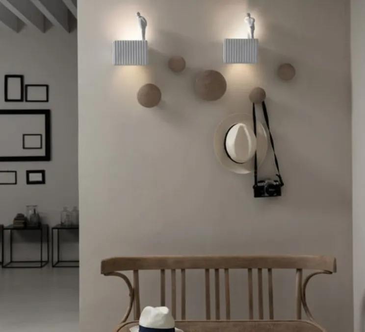 Applique murale, Umarell, avec personnage debout, blanc mat, LED, 3000K, 1282 lm, L18cm, H28cm - Karman