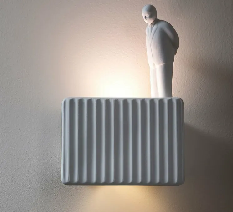 Applique murale, Umarell, avec personnage debout, blanc mat, LED, 3000K, 1282 lm, L18cm, H28cm - Karman