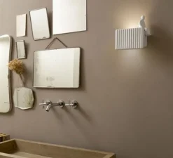 Applique murale, Umarell, avec personnage assis, blanc mat, LED, 3000K, 1282 lm, L18cm, H22cm - Karman