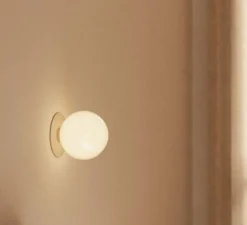 Applique ou plafonnier, Laurent 11, laiton, verre opalin, Ø13,9cm, H14,7cm - Lambert&Fils