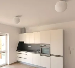 Applique ou plafonnier salle de bain, light.o.091, verre soufflé blanc, IP65, Ø40cm, H40cm - Zangra