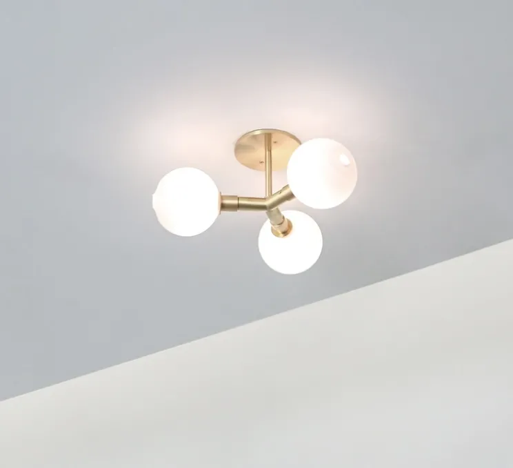 Applique ou plafonnier, Stem x3, Blanc, Laiton brossé, Ø18cm, H54cm - SkLO Studio