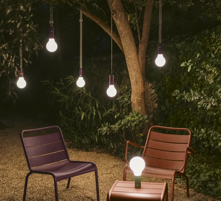 Baladeuse, d'extérieur, Lampe H24 avec sangle de suspension, Cerise Noire, IP54, LED, 3000K, 70 lm, Ø11,5cm, H126,5cm - Fermob