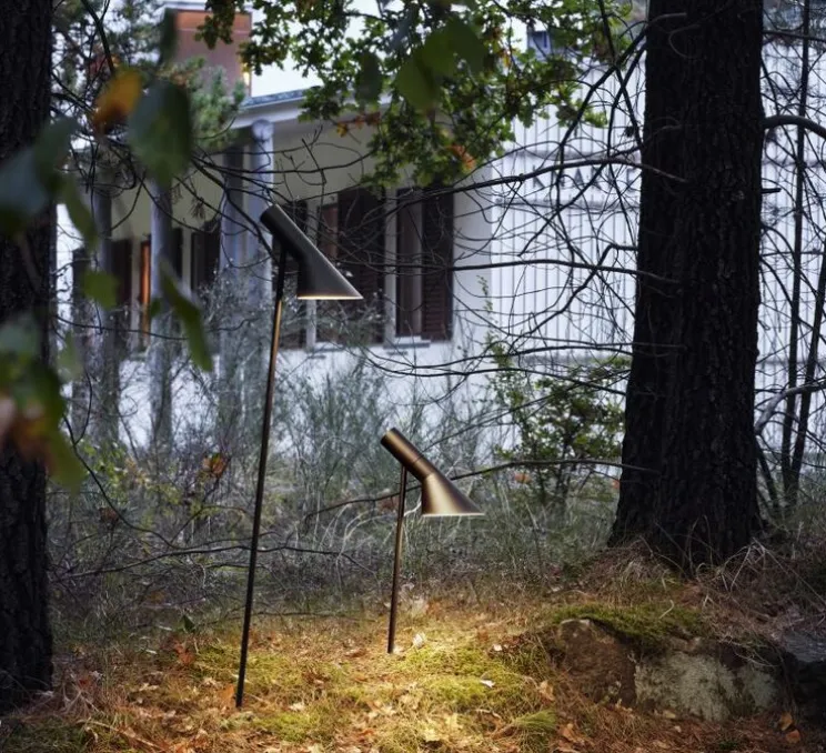 Borne, Aj garden long, piquet sans adaptateur, noir, IP65, LED, 2700K, 454 lm, Ø90cm, H95,4cm - Louis Poulsen