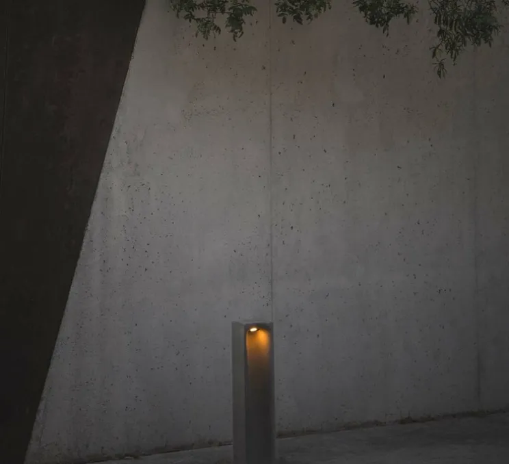 Borne, Grot 700, béton, IP55, LED, 2700K, 77 lm, L15,8cm, H70cm - Faro