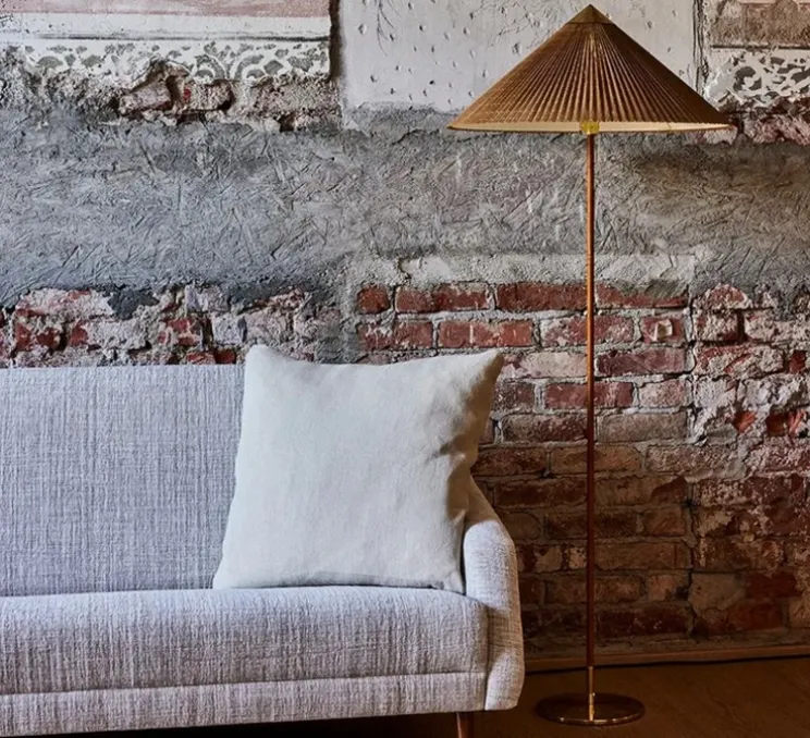 Lampadaire, 9602, abat-jour bamboo, laiton, Ø63cm, H153,5cm - Gubi