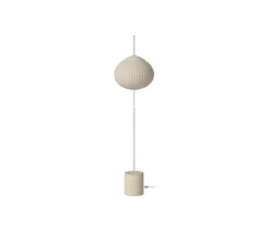 Lampadaire, Acorn, crème mat, abat-jour sable, base travertin, câble crème, Ø50cm, H243,2cm - Bolia