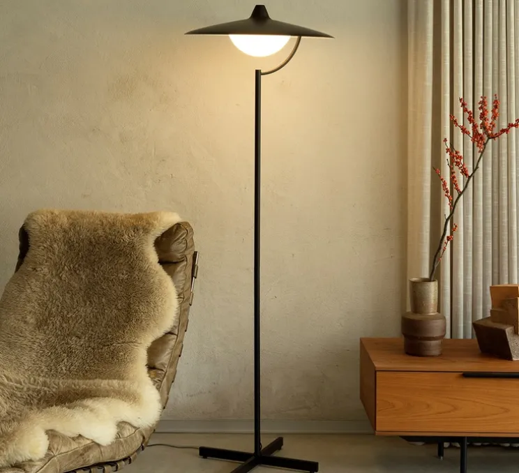 Lampadaire, Biny Floor, noir, LED, dim, 2700K, 900 lm, Ø55cm, H159,8cm - DCW éditions Paris