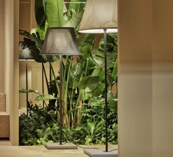 Lampadaire d'extérieur, TXL 2019 205, Base béton, tige noir, abat-jour beige, IP65, L70cm, H204cm - Marset