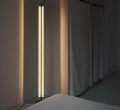 Lampadaire, Lámina 165 , noir, LED, dim, 2700K, 1484 lm, Ø21cm, H187,5cm - Santa & Cole