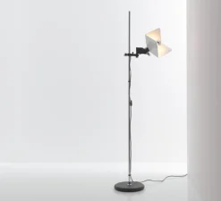 Lampadaire, Triedro, Abat-jour blanc métal brillant, métal noir, L35,1cm, H200cm - Stilnovo