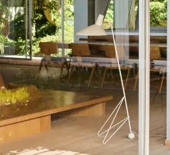 Lampadaire, Tripod HM8, blanc mat, L47cm, H134cm - Andtradition