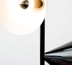 Lampadaire, Vertical 1, laiton, Ø27,5cm, H165cm - ATELIER ARETI