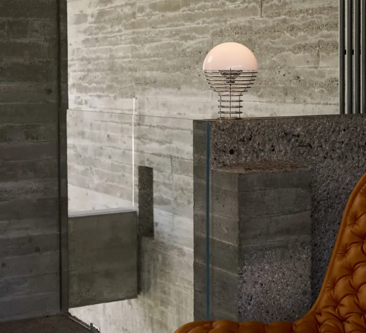 Lampe à poser / baladeuse, Wire, blanc, chrome, LED, IP44, Ø18cm, H25cm - Verpan