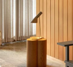 Lampe à poser, AJ MIni, gris, laiton, L24,7cm, H43,3cm - Louis Poulsen