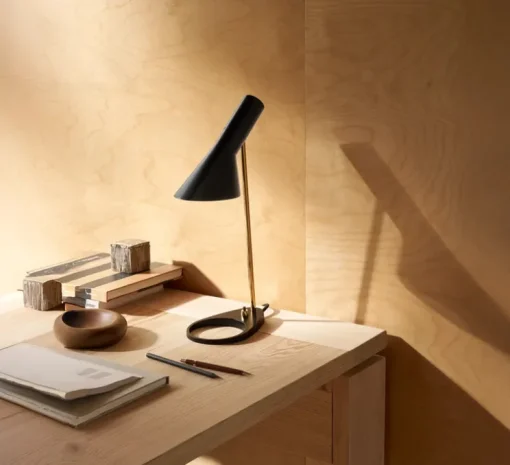 Lampe à poser, AJ Mini, noir, laiton, L24,7cm, H43,3cm - Louis Poulsen