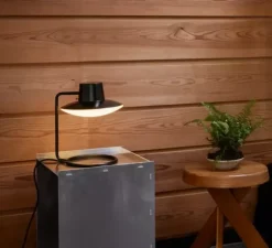 Lampe à poser, AJ Oxford avec abat-jour, noir, verre opalin, Ø22cm, H28cm - Louis Poulsen