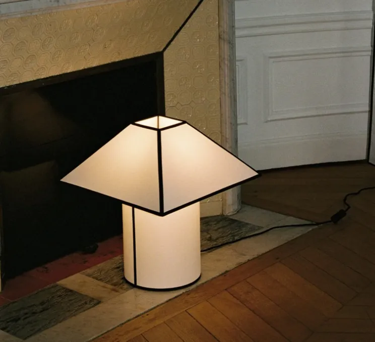 Lampe à poser, Ava Pyramid 450, blanc et noir, L45cm, H50cm - HAY
