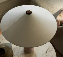 Lampe à poser, Futé 400, céramique naturelle, LED, dim, 2700K, Ø40cm, H42,4cm - Lyfa