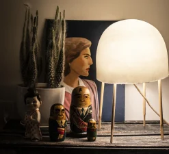 Lampe à poser, Kurage, blanc et frêne, Ø34cm, H49cm - Foscarini