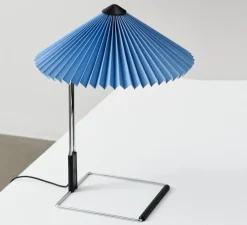 Lampe à poser, Matin 300, bleu placid, base miroir, LED, dim, 2800K, 150 lm, Ø30cm, H38cm - HAY