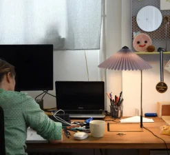 Lampe à poser, Matin 380, lavande, LED, 2800K, 150lm, Ø38cm, H52cm - HAY