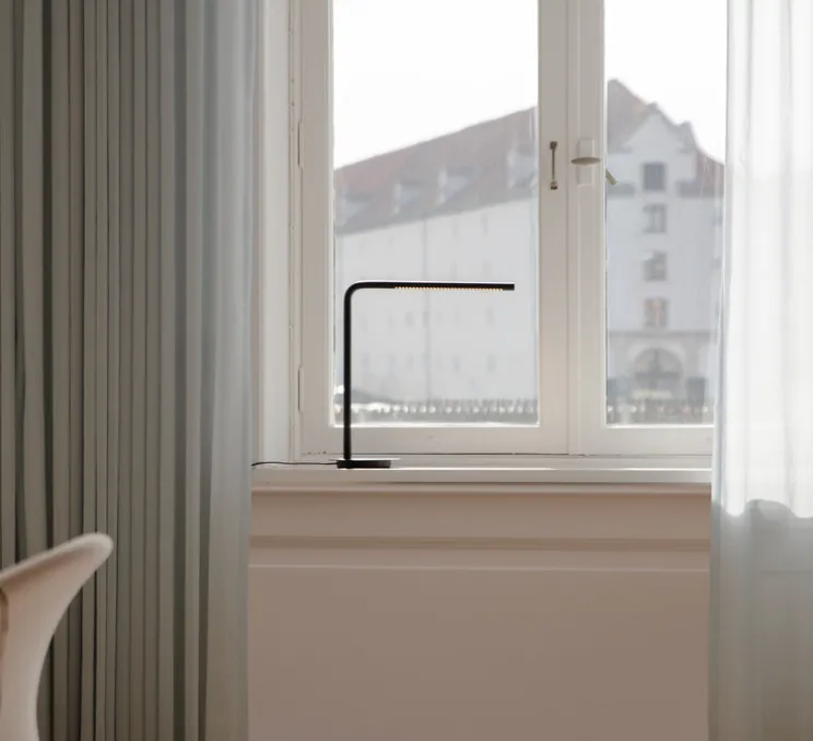 Lampe à poser, Omni, noir, LED, dim, 3000K, 500 lm, L44,7cm, H45,9cm - Umage