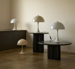 Lampe à poser, Panthella 250, beige opale, Ø25cm, H34,6cm - Louis Poulsen