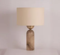 Lampe à poser, Peona, Albâtre Tobacco, câble noir, Ø40cm, H61cm - Simone & Marcel