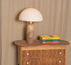 Lampe à poser, Peono, Albâtre Tobacco, câble noir, Ø40cm, H58cm - Simone & Marcel