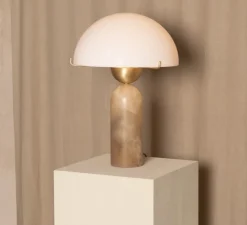 Lampe à poser, Peono, Albâtre Tobacco, câble noir, Ø40cm, H58cm - Simone & Marcel