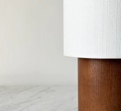 Lampe à poser, Simone Petite, Bois noyer & blanc, Ø18cm, H33cm - An°so