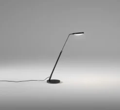 Lampe à poser, Spoon, structure metal noir mat, cuir noir, LED, dim, 3000K, 600 lm, Ø11cm, H63cm - Penta