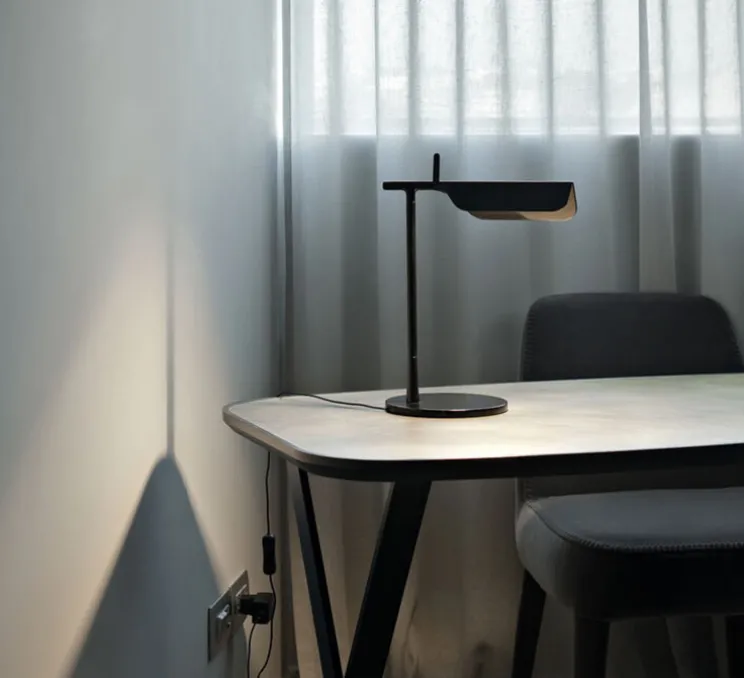 Lampe à poser, Tab, noir, LED, 2700K, 347lm, L27,3cm, H32,7cm - Flos