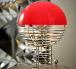 Lampe à poser, Wire, rouge, chrome, Ø30cm, H42cm - Verpan