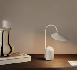 Lampe, Baladeuse, Arum, beige, IP44, LED, dim, 2700K, 240 lm, Ø7cm, H30cm - Ferm Living