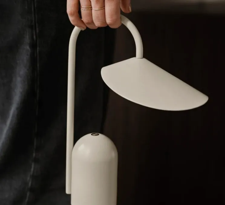 Lampe, Baladeuse, Arum, beige, IP44, LED, dim, 2700K, 240 lm, Ø7cm, H30cm - Ferm Living